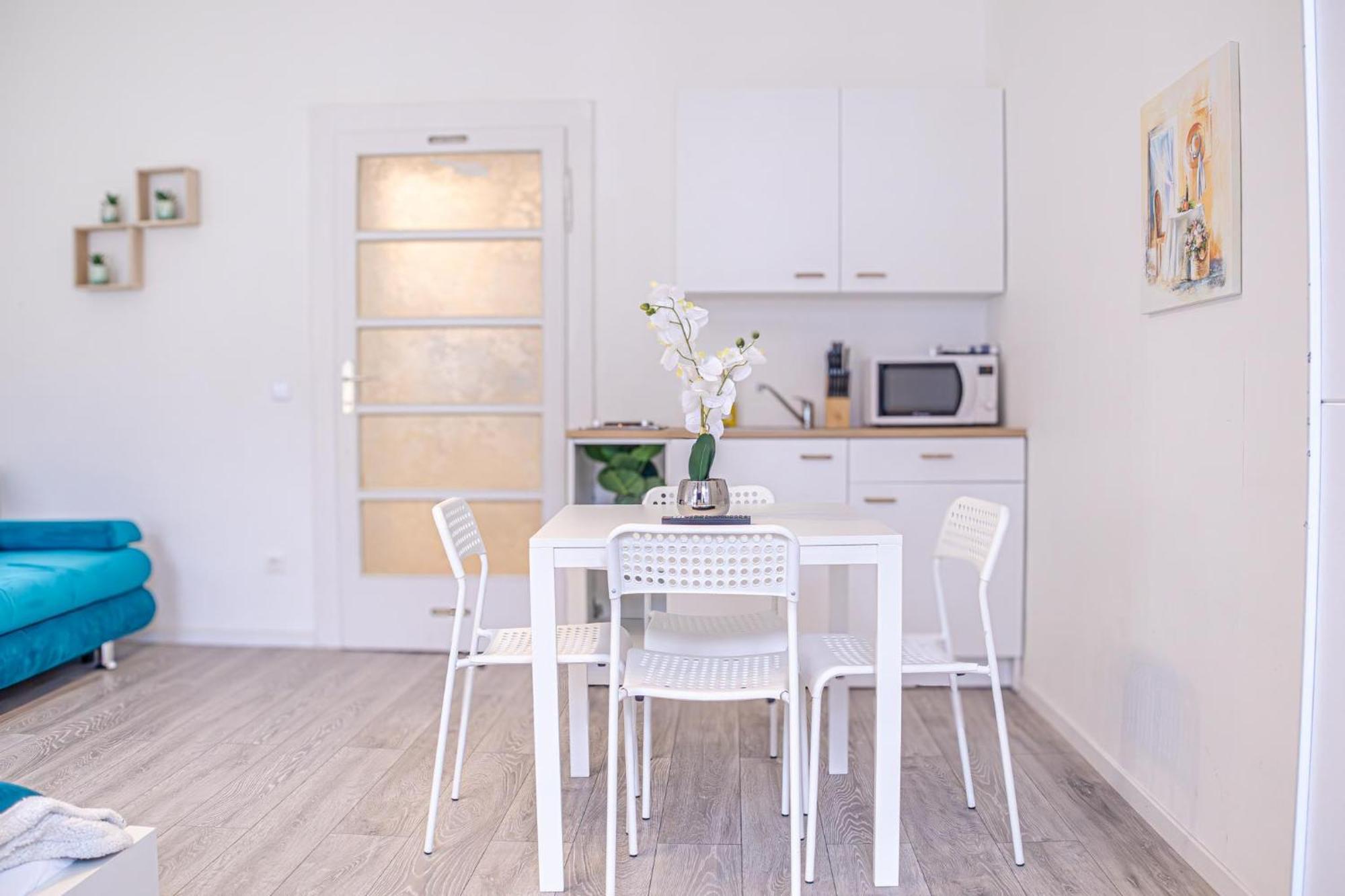Trendy Studio Free Coffee - Wiener Stadthalle Bagian luar foto